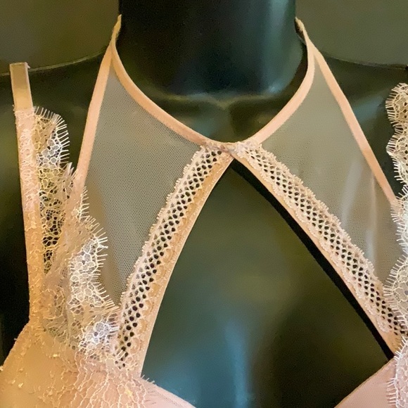 New Victoria Secret Bra Lace Sexy 32C Push Up #E11 - Picture 3 of 9